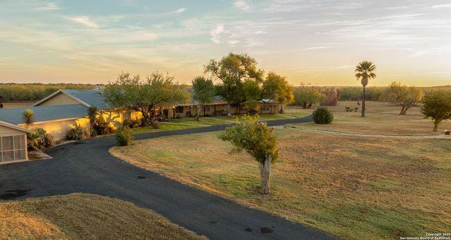9239 Fm 133, Home with 7 bedrooms, 7 bathrooms and null parking in Cotulla TX | Image 14