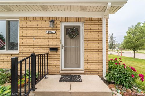 49904 Helfer Blvd, Wixom, MI, 48393-3222 | Card Image