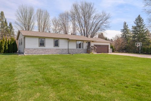 W284N6506 Hawthorne Rd, Hartland, WI, 53029-9646 | Card Image