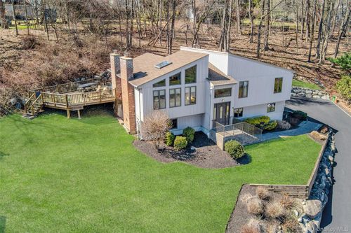 9 Summer Ct, Nanuet, NY, 10954-3439 | Card Image