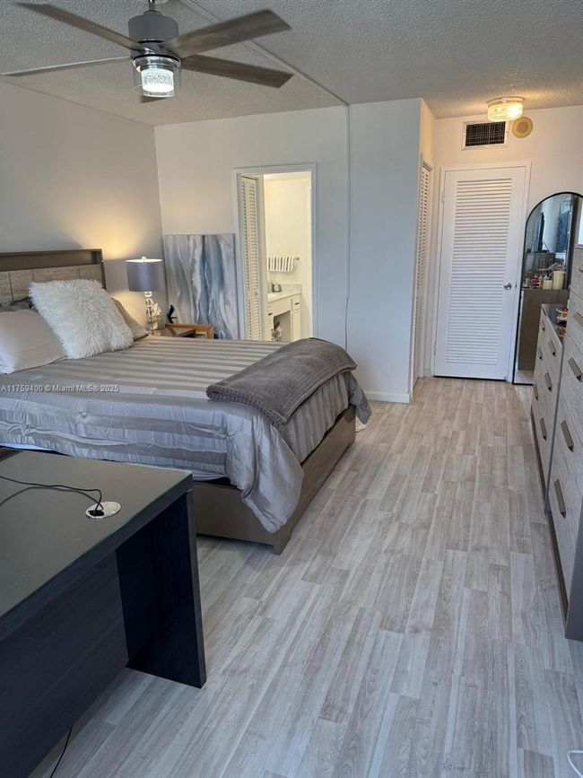 APT-908 - 500 Three Islands Blvd, Condo with 2 bedrooms, 2 bathrooms and null parking in Hallandale Beach FL | Image 11