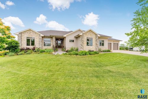 512 E 77th St, Sioux Falls, SD, 57108-8524 | Card Image