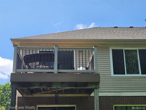 685-29382 Woodpark Cir, Warren, MI, 48092-6305 | Card Image