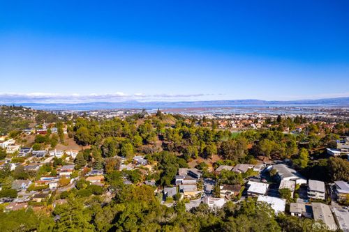 401 Winding Way, San Carlos, CA, 94070-2820 | Card Image