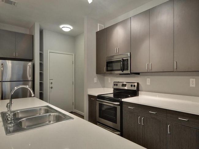 APT-202 - 2822 Rio Grande St, Condo with 3 bedrooms, 2 bathrooms and 2 parking in Austin TX | Image 4