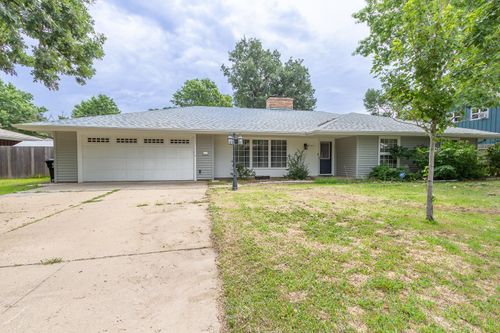 535 Beechwood Rd, Salina, KS, 67401-3617 | Card Image