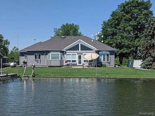 5871 Sandy Dr, Pinconning, MI, 48650-8318 | Card Image