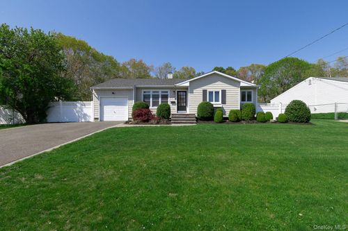 149 Barton Ln, Bayport, NY, 11705-1242 | Card Image