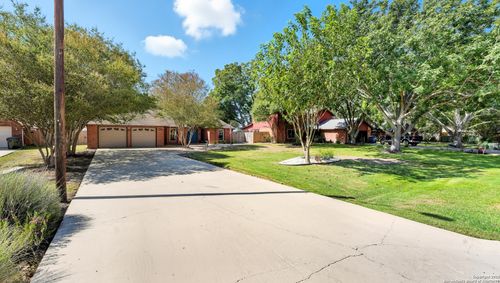 109 Bobwhite Trl, Seguin, TX, 78155-9461 | Card Image