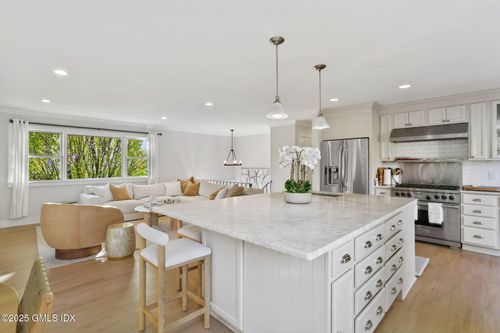 6 Meadowbank Rd, Old Greenwich, CT, 06870-2312 | Card Image