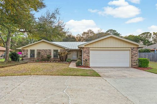 4 Lake Lorraine Cir, Shalimar, FL, 32579-1618 | Card Image
