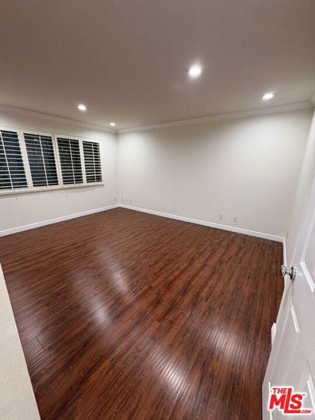 APT-202 - 8909 Burton Way, House other with 2 bedrooms, 2 bathrooms and 2 parking in Los Angeles CA | Image 10