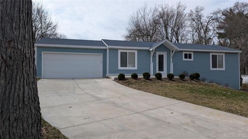 6112 Andersonville Rd, Waterford Twp, MI, 48329-1404 | Card Image