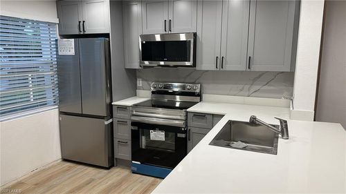 apt-i3-2828 Jackson St, FORT MYERS, FL, 33901-6256 | Card Image