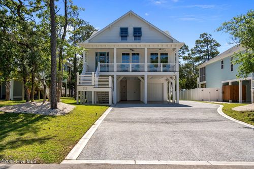 212 Ne 37th St, Oak Island, NC, 28465-5627 | Card Image