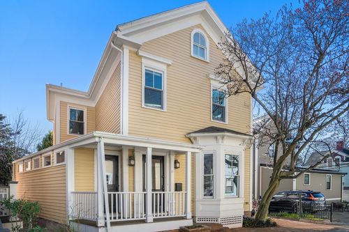 61 Crescent St, Cambridge, MA, 02138-1907 | Card Image
