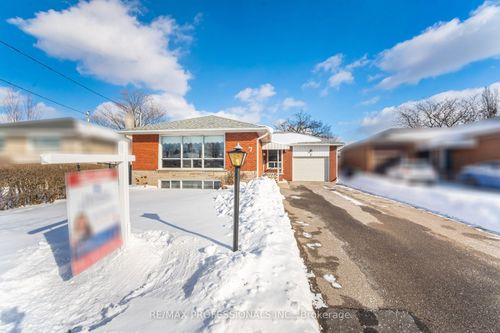 7 Pettit Dr, Etobicoke, ON, M9R2W6 | Card Image