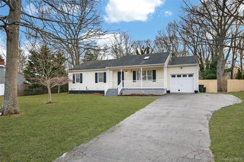 45 Oak Ave, Shirley, NY, 11967-1901 | Card Image