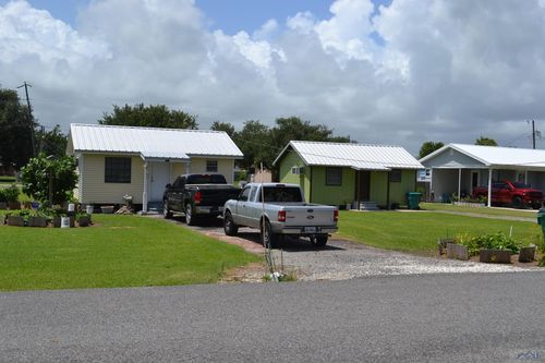 138 Armand St, Golden Meadow, LA, 70357-2304 | Card Image