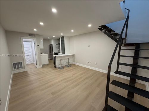 apt-11-3025 Mary St, Coconut Grove, FL, 33133-4548 | Card Image