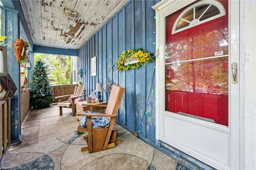 {{alt}} | Card Image