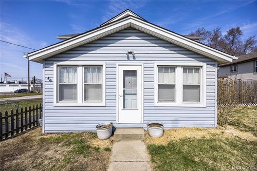 635 Lounsbury Ave, Pontiac, MI, 48340-2448 | Card Image