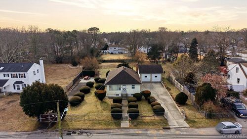 92 Apple St, Brentwood, NY, 11717-7215 | Card Image