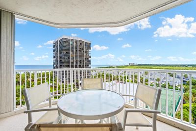 901 - 5049 N Highway A1a, Condo with 3 bedrooms, 2 bathrooms and null parking in Hutchinson Island FL | Image 1