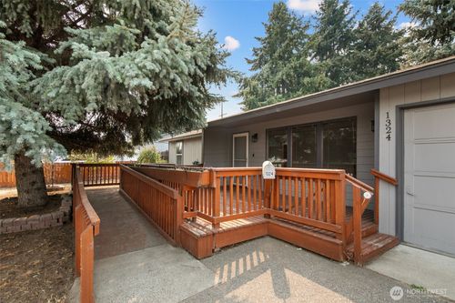 1324 Cascade St, Wenatchee, WA, 98801-3639 | Card Image