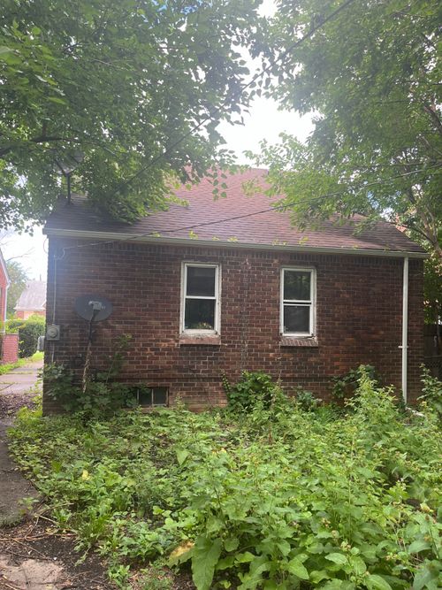 15216 Fairmount Dr, Detroit, MI, 48205-1321 | Card Image