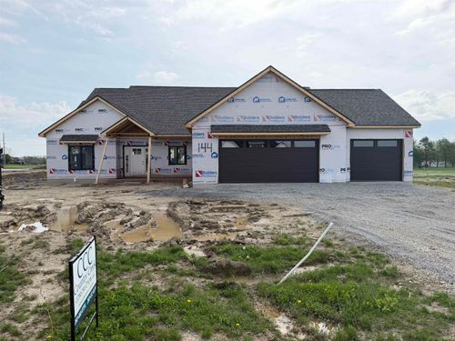 2220 Golfview Dr, Auburn, IN, 46706-0635 | Card Image