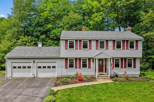 11 Douglas St, Merrimack, NH, 03054-4722 | Card Image