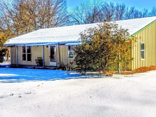 140 Pecan St, Blossom, TX, 75416-2712 | Card Image