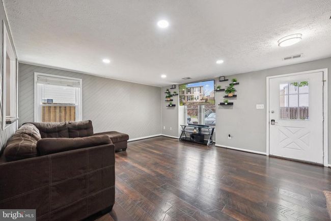 9030 Saint Steven Ct, Townhouse with 2 bedrooms, 3 bathrooms and null parking in MANASSAS PARK VA | Image 7