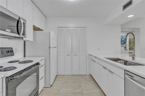 apt-201-38 Plantation Dr, Vero Beach, FL, 32966-7985 | Card Image