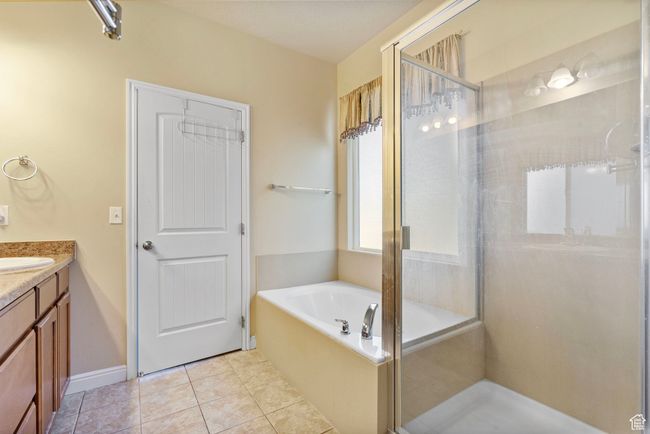 Owners suite bathroom | Image 13