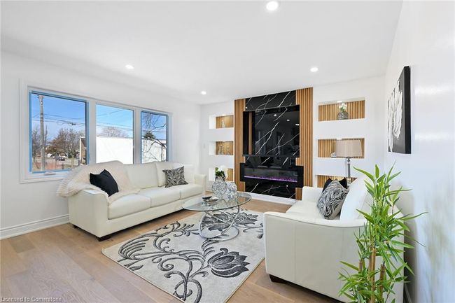 812 10 Th Ave, House other with 5 bedrooms, 2 bathrooms and 5 parking in Hamilton ON | Image 13