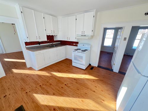 3 Winter St, Lebanon, NH, 03766-1076 | Card Image