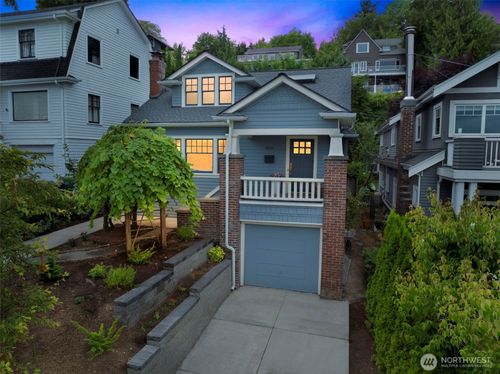 2625 11th Ave E, Seattle, WA, 98102-3902 | Card Image