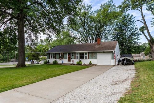 5244 Reeds Rd, Mission, KS, 66202-1854 | Card Image
