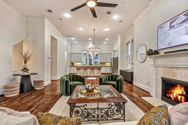 1818 Dart St, House other with 3 bedrooms, 5 bathrooms and 2 parking in Houston TX | Image 12