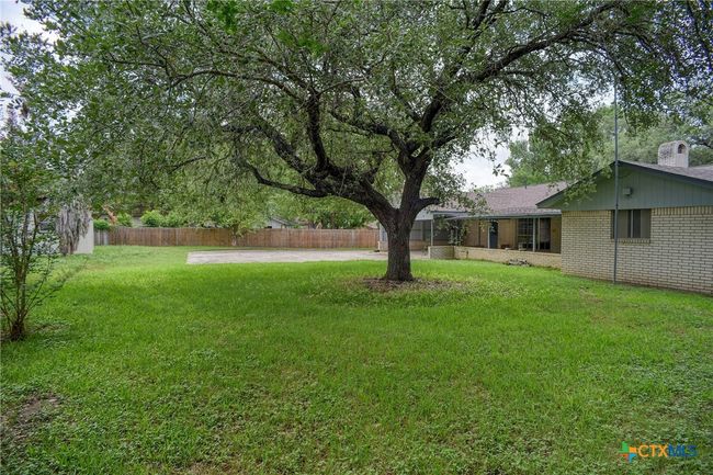 1705 Neuman St, House other with 4 bedrooms, 3 bathrooms and null parking in Gonzales TX | Image 36