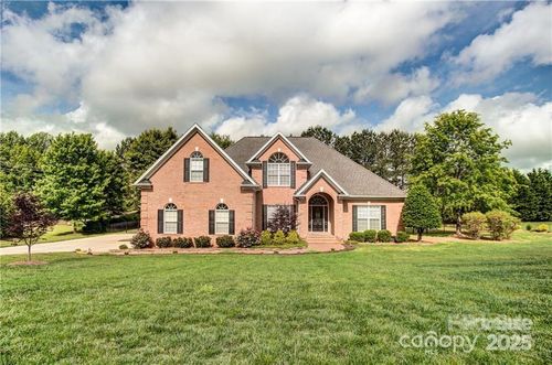 8005 Weddington Downs Dr, Matthews, NC, 28104-0401 | Card Image