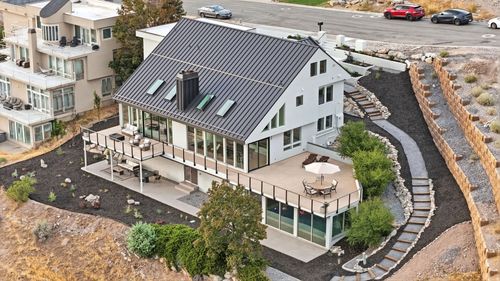 2558 Scenic Dr, Salt Lake City, UT, 84109-1484 | Card Image