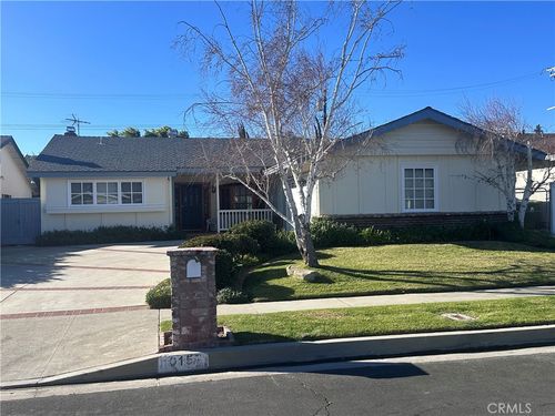10157 Glade Ave, Chatsworth, CA, 91311-2811 | Card Image
