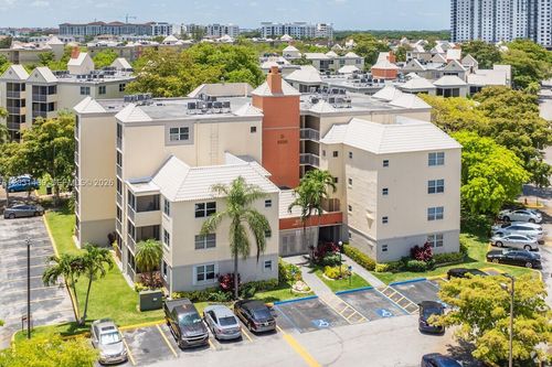 102-8333 Lake Dr, Doral, FL, 33166-7756 | Card Image