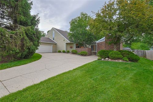 9040 S Normandy Ln, Washingtn Twp, OH, 45458-3621 | Card Image
