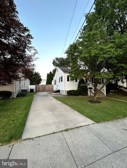 241 Warren Ave, BELLMAWR, NJ, 08031-1729 | Card Image