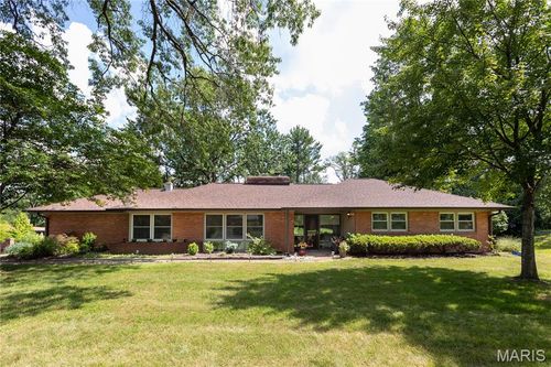 112 Heatherwood Dr, Olivette, MO, 63132-4107 | Card Image