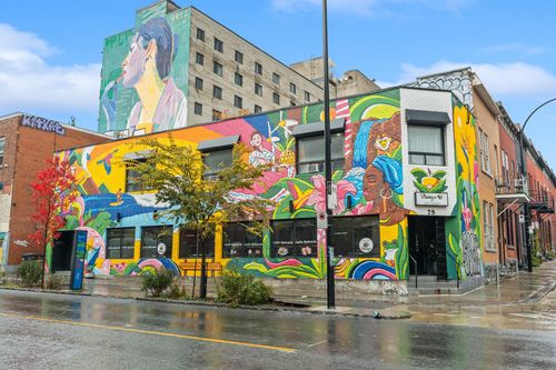 71 Av. Des Pins O., Montréal (Le Plateau-Mont-Royal), QC, H2W1V9 | Card Image